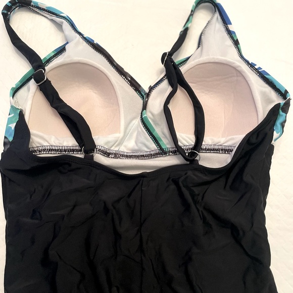 💗 2/$20 💗 George Size 12 Bathing Suit in black with blue/green on top half. - Picture 4 of 5